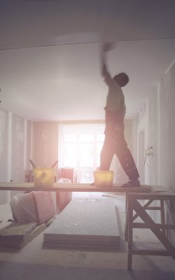 Workers,Are,Installing,Ceiling,From,Wooden,Platform,In,Apartment,Is